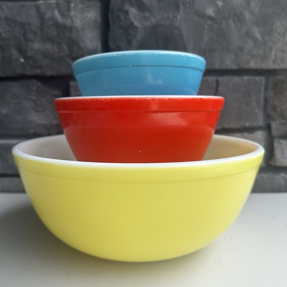 Vintage Pyrex Primary Colors Nesting Mixing Bowls Set of 3 Yellow Red Blue MCM